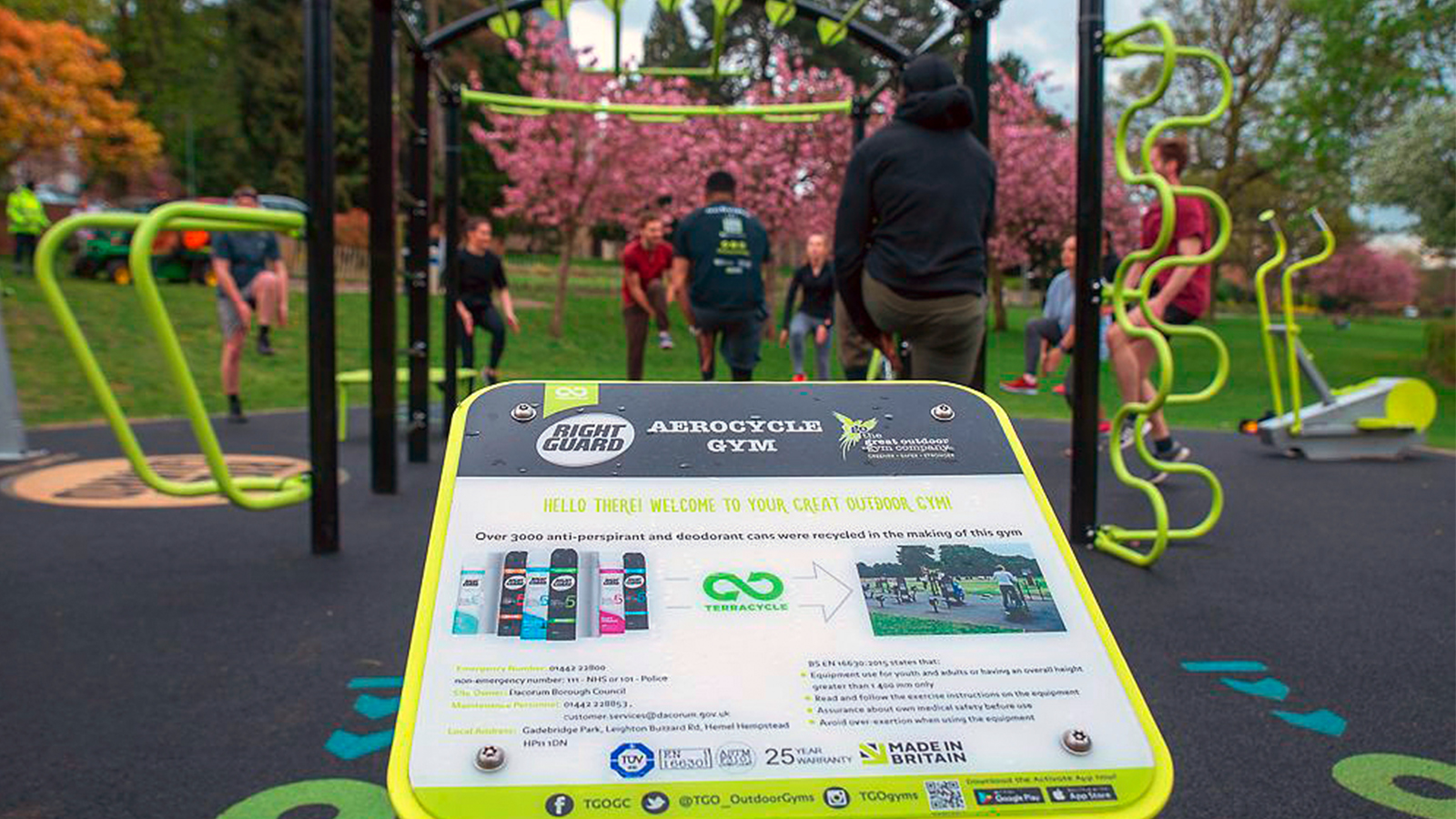 Old deodorant and antiperspirant cans collected in 50 public drop-off points were repurposed to create a public outdoor gym in London. photo: Henkel